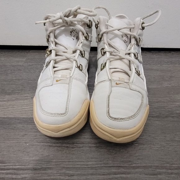 Lebron james kids nike shoes - Picture 4 of 7